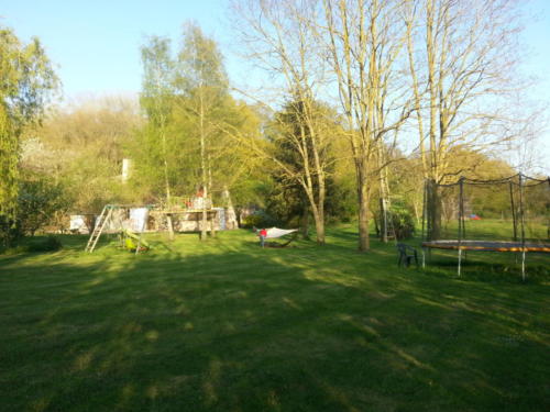 La jardin aux beaux jours: trampoline